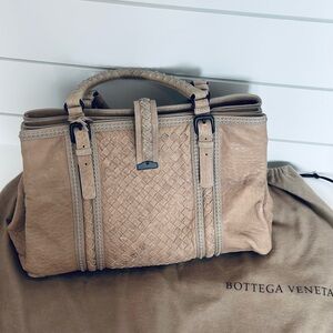 BOTTEGA VENETA Nappa Intrecciato
Punto Mocassino Roma Tote, Tan Bag